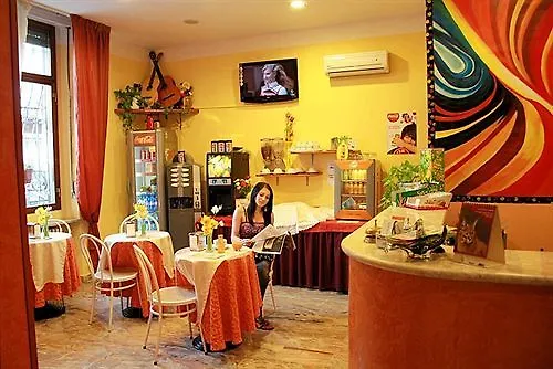 San Giovanni Hotel *